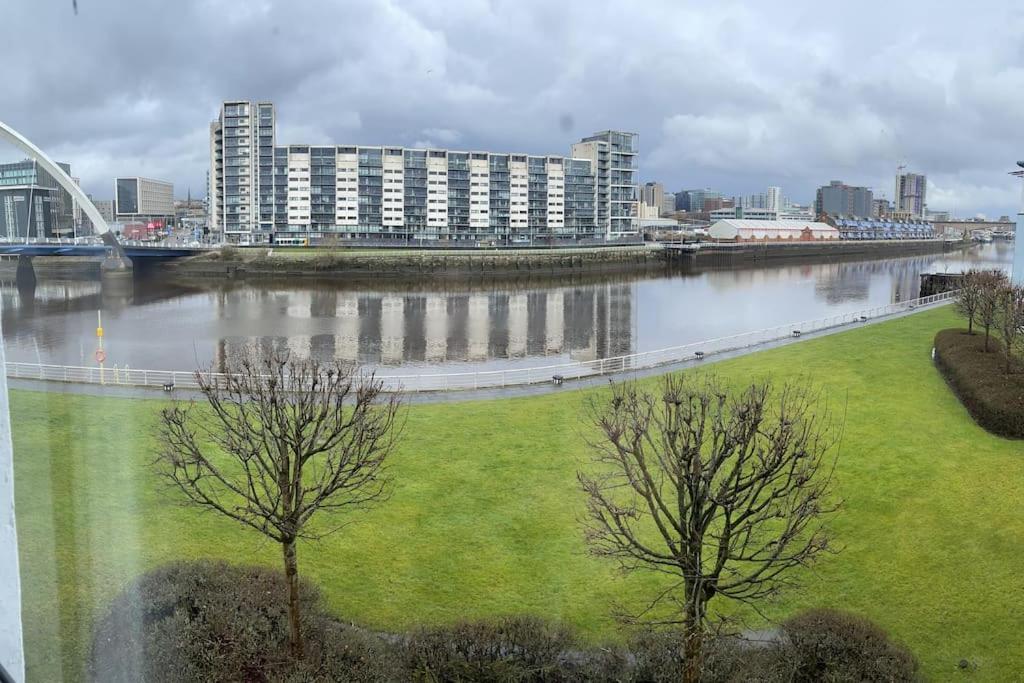 River View Apartment Глазгоу Екстериор снимка